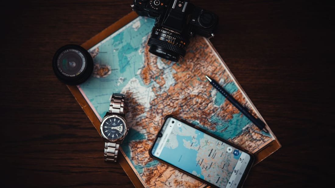 Camera and devices for creating social content